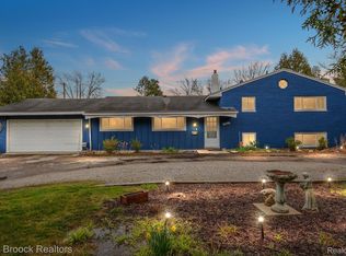 3263 W Maple Rd, Bloomfield Hills, MI 48301