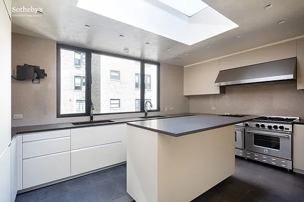 Sold by Sotheby's International Realty | media 6