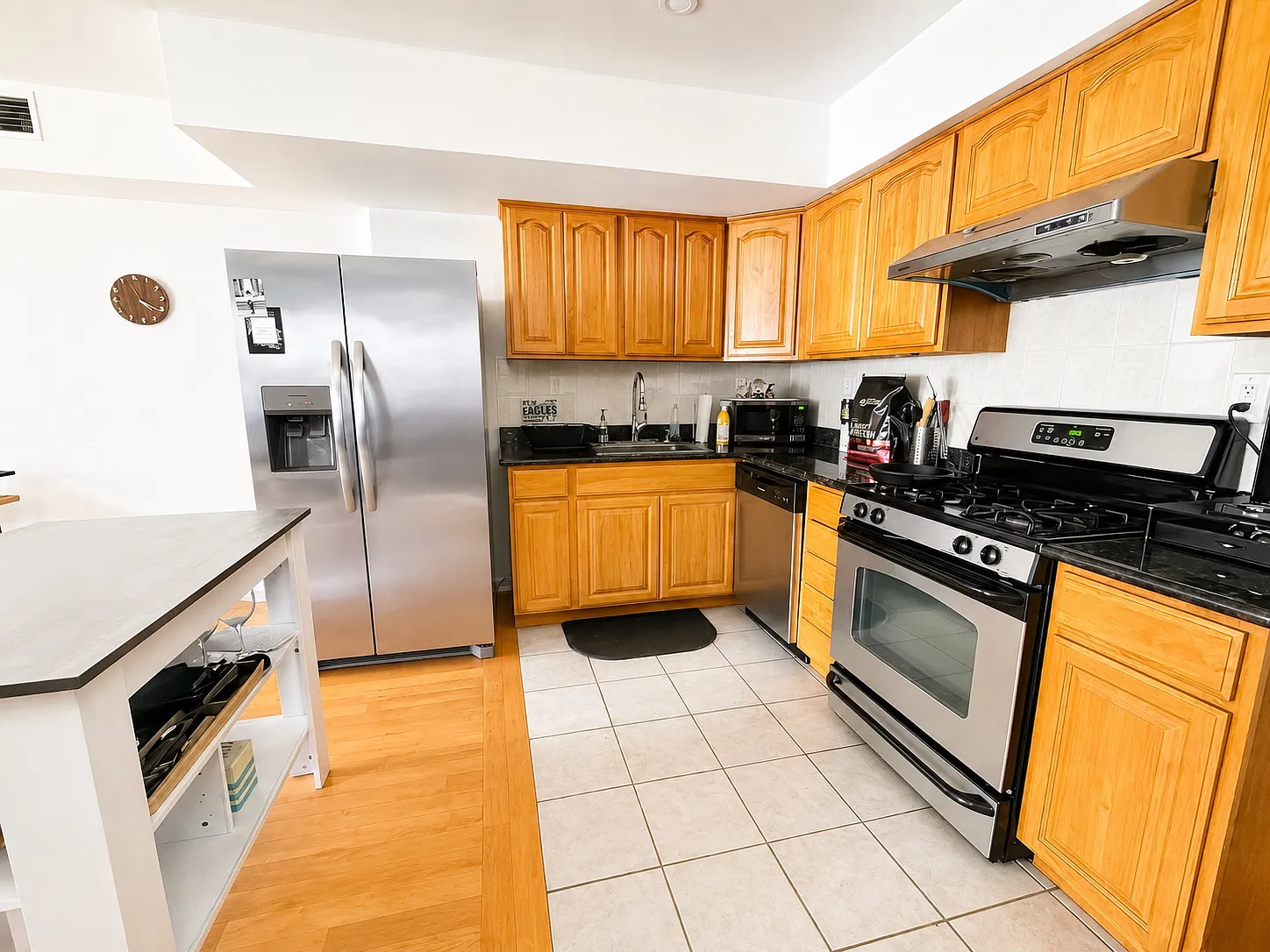 3 bed, 3.5 bath, 1565 sqft, $2,700 — Photo 3