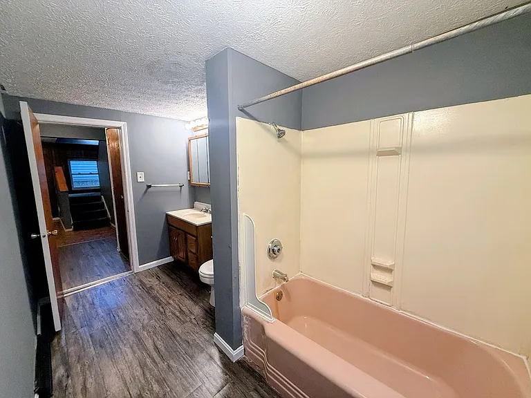 221 W Way St — Photo 10