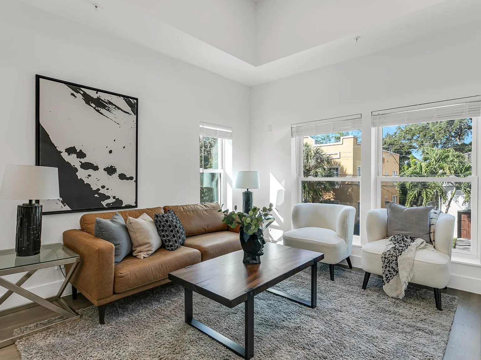 3006 W Estrella St — Photo 2