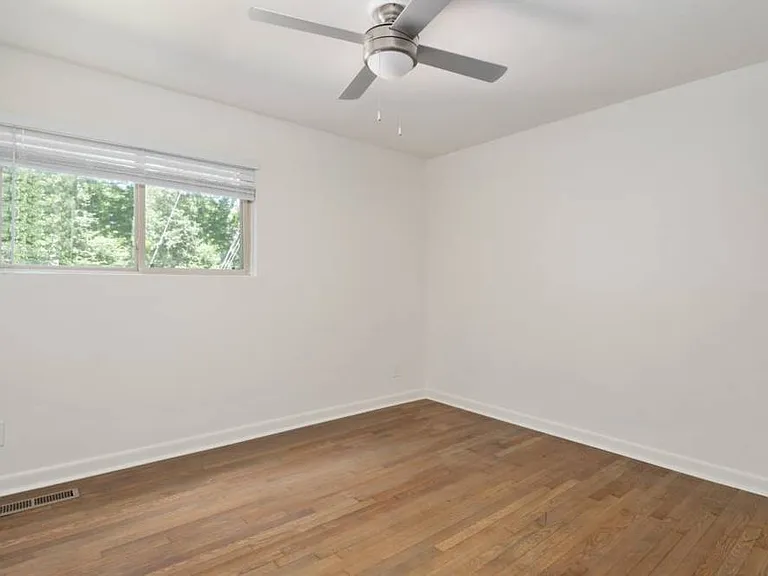 711 Oakview Rd #13 — Photo 8