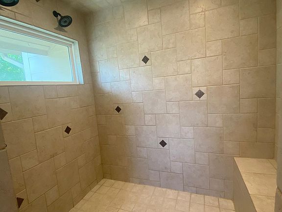 2nd image of 534 Oakdale Dr