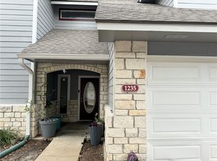 1235 Canyon Creek Cir, College Station, TX 77840