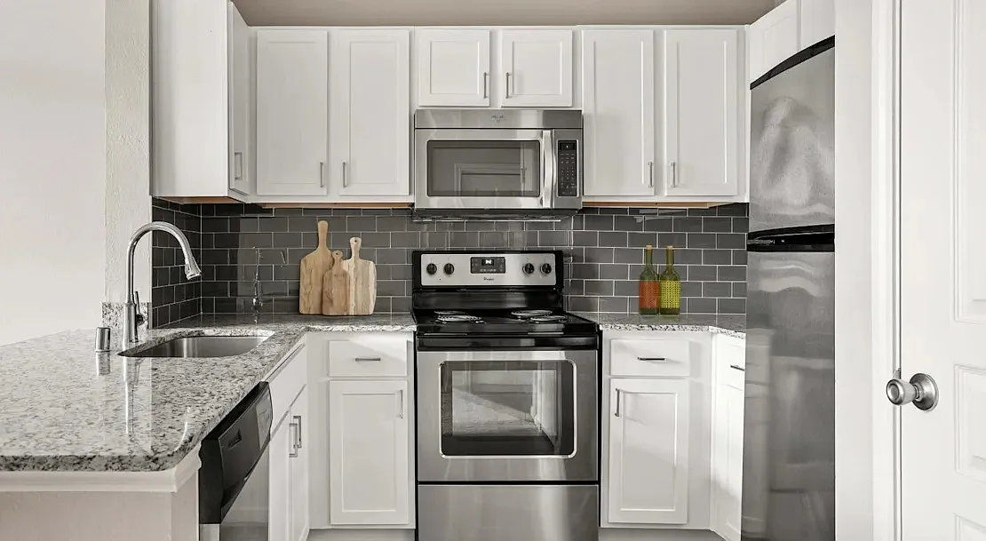 1 bed, 598 sqft, $1,242 — Photo 1