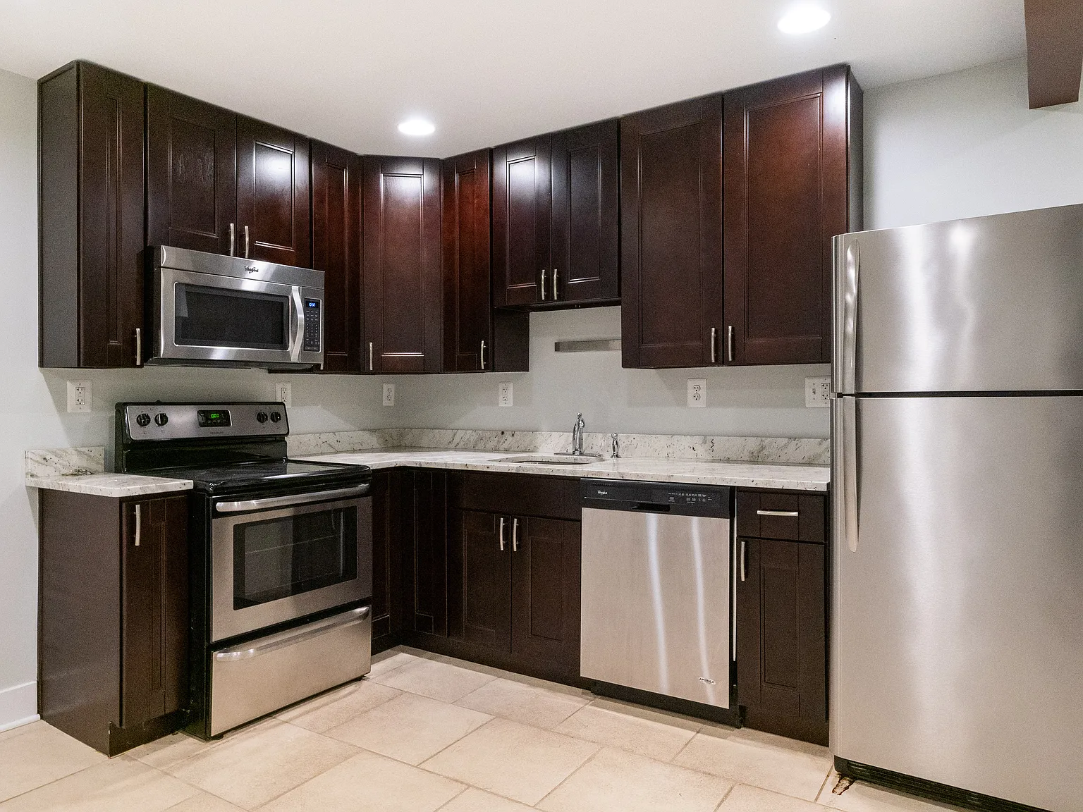 2 bed, 644 sqft, $1,875 — Photo 4