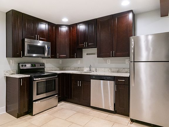 4th image of 1361-1361B Perry Pl NW
