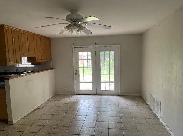 536 NW Tarrant Ave, Burleson, TX 76028