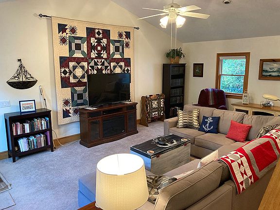 Newer family room with vault