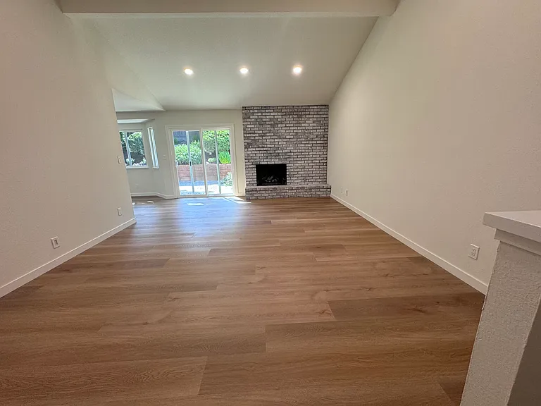 953 Center Ct — Photo 2