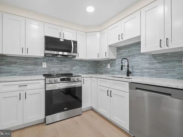 7600 Tremayne Pl APT 210, McLean, VA 22102