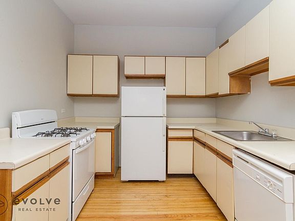 5th image of 635 W Oakdale Ave #3TA