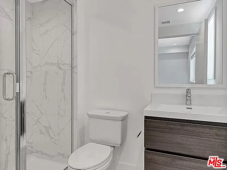 5752 Kester Ave — Photo 10