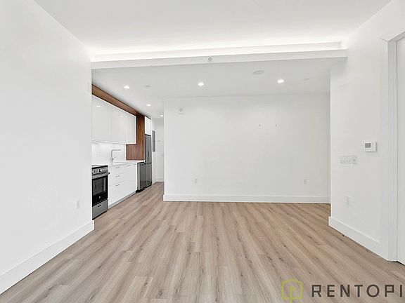 2nd image of 224 E 135th St #1506