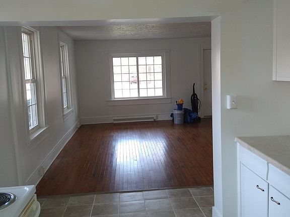 3rd image of 615 Fairchild Ave