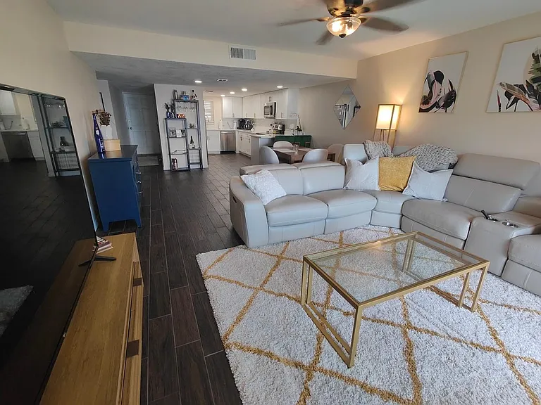 3131 S Ridgewood Ave #212 — Photo 4
