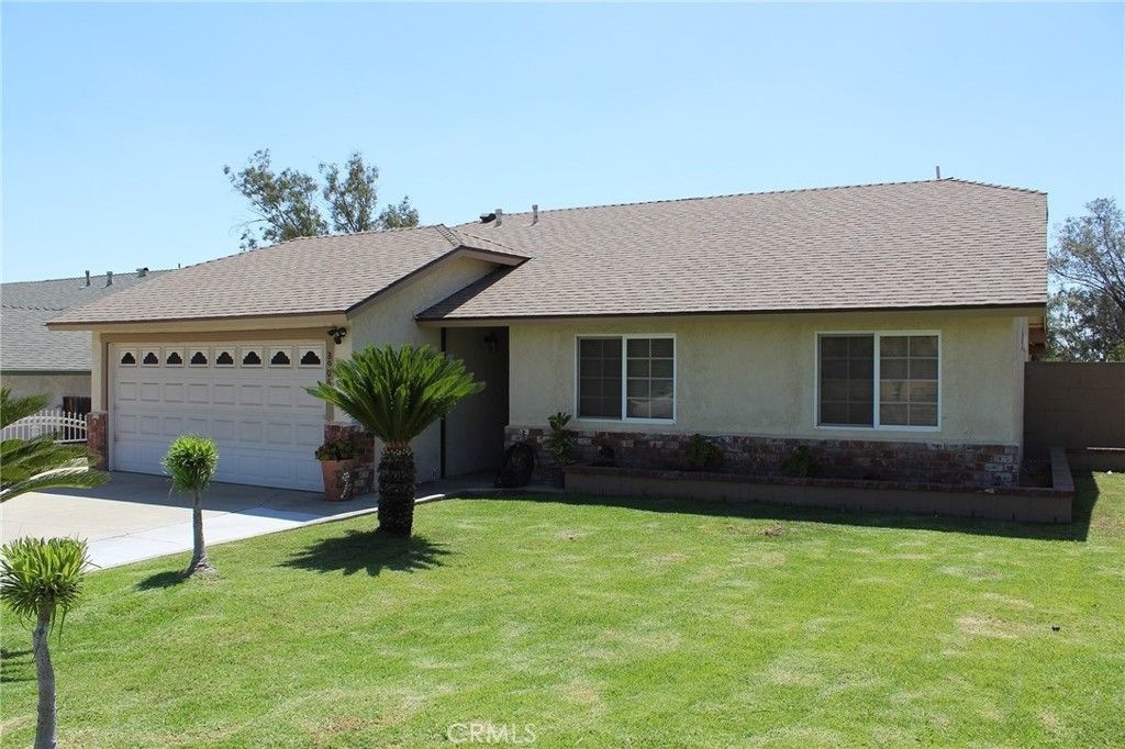8906 Lime Ct, Fontana, CA - View 3