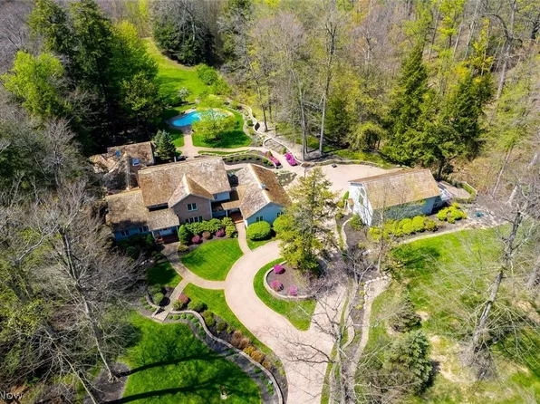 1160 Fox Hill Dr, Gates Mills, OH 44040