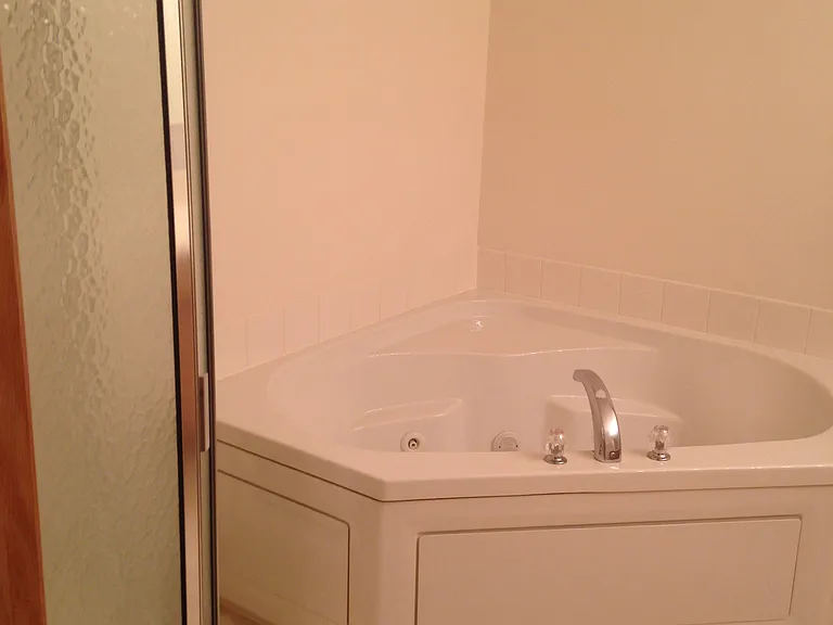 3907 NE Rosewood Ln — Photo 7