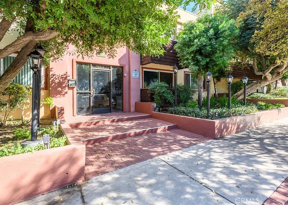 1st image of 5414 Newcastle Ave