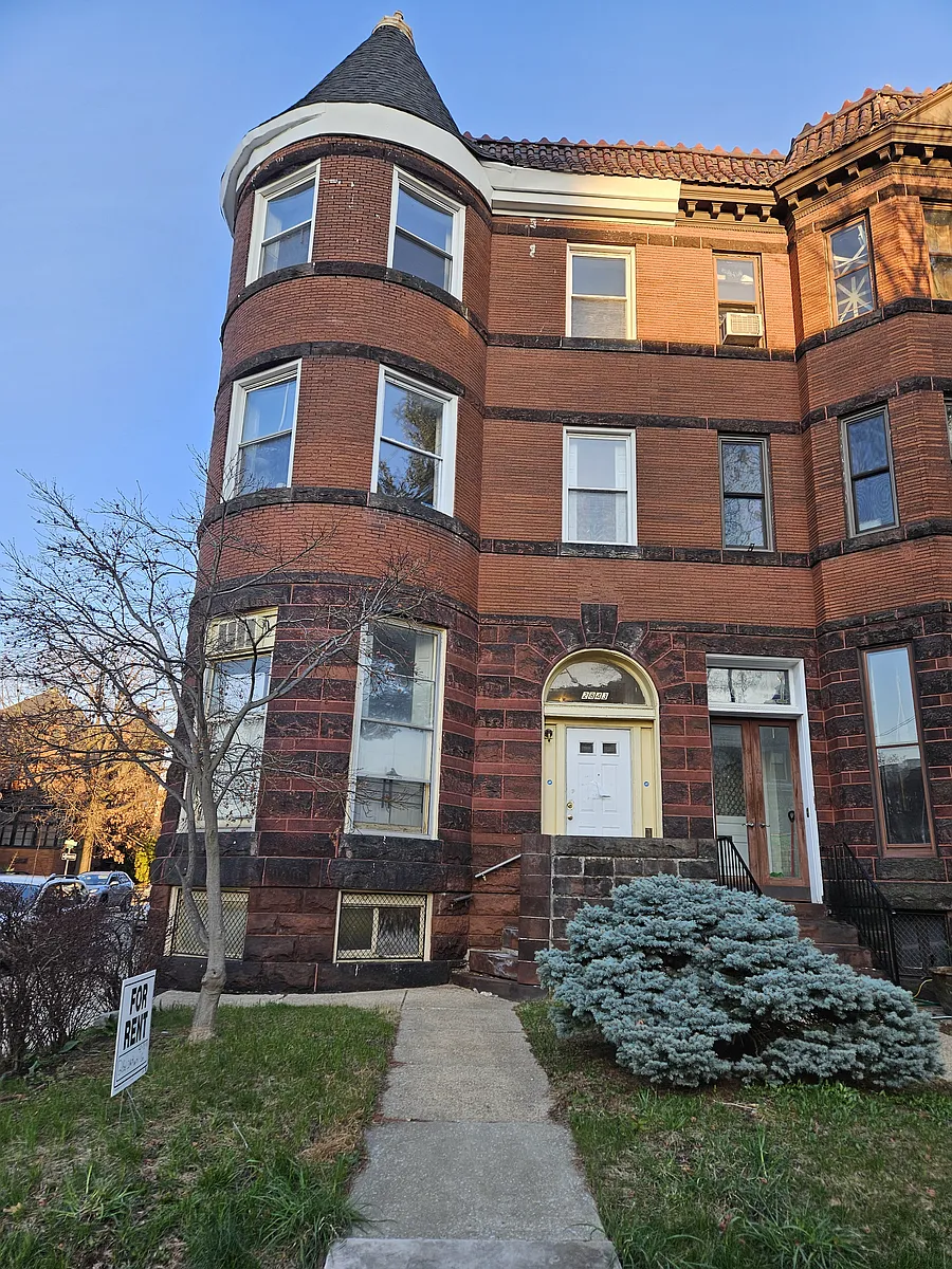 Building Photo - 2843 Saint Paul St #2