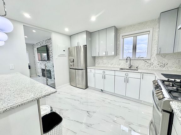 4th image of 13 Ocean Ct #3H