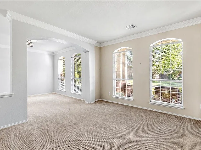 1121 London Dr — Photo 12