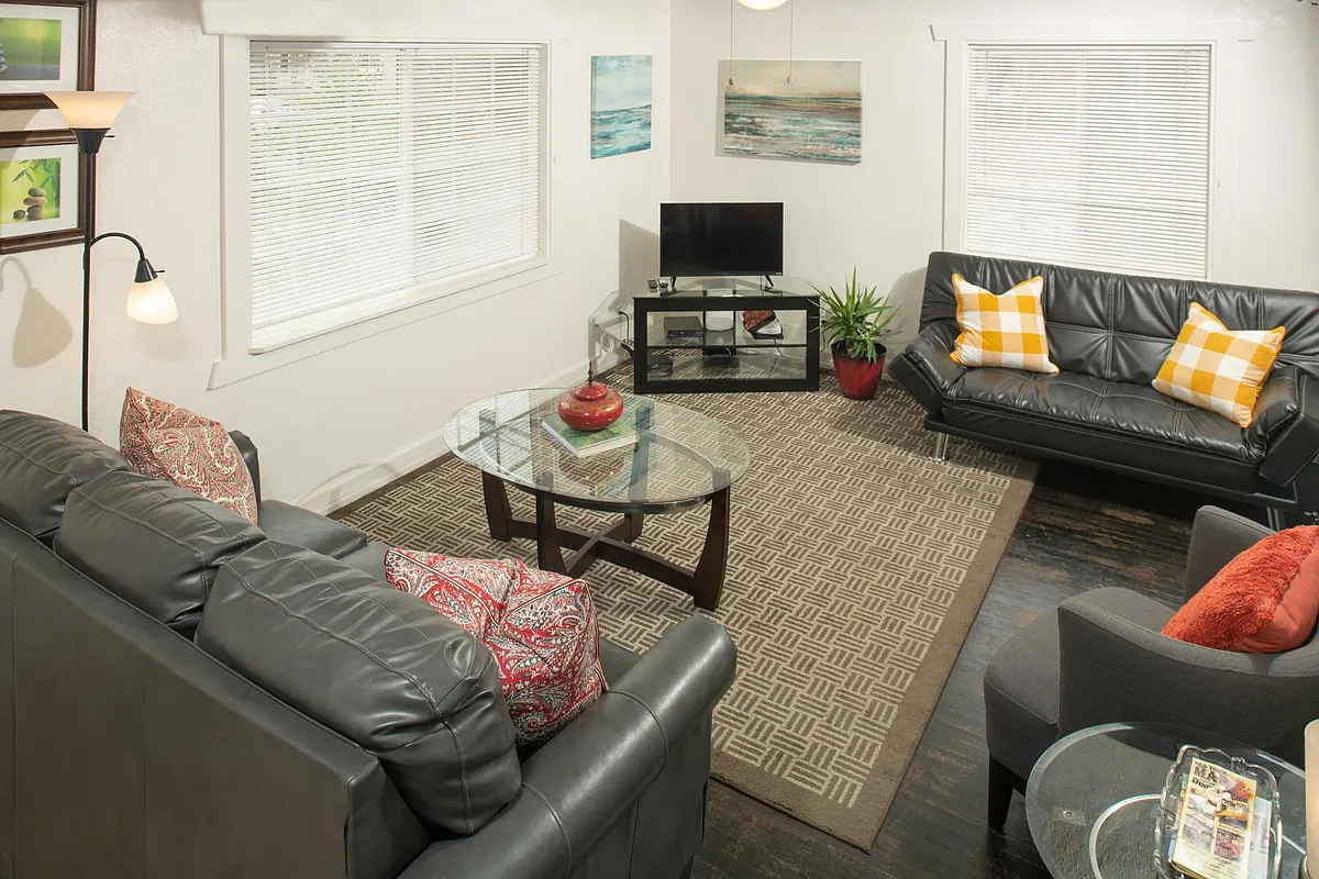 Well lit Living Room. - 1145 Colusa St