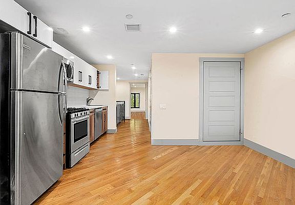 3rd image of 978 Bedford Ave