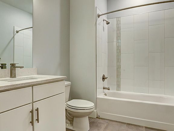 4th image of 807 W Cary St