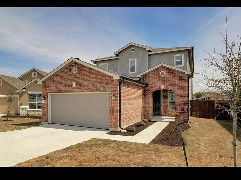 124 Rocroi Dr — Photo 1