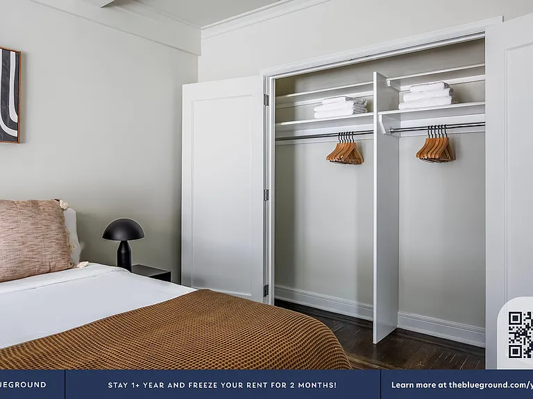 210 W 70th St #415 — Photo 11