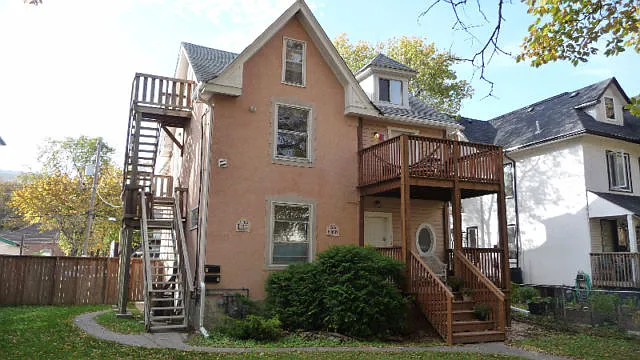 Photo 1 of 8 - 66 Furby St #3 - Winnipeg, MB Primary Photo - 66 Furby St #3