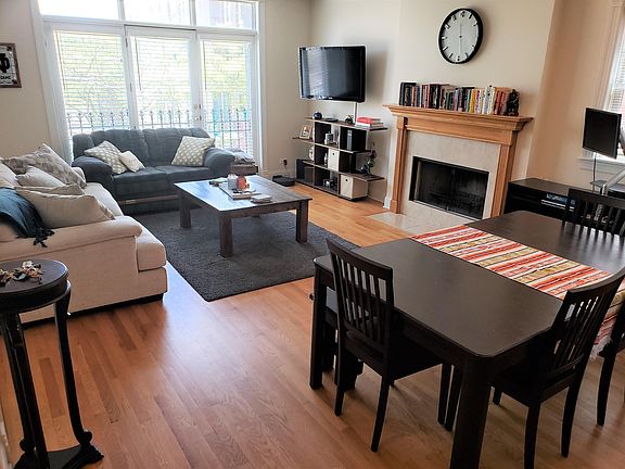 3rd image of 1055 W Wolfram St #11382175