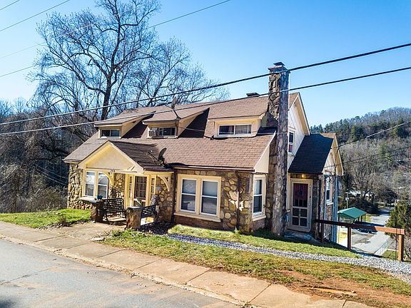 2nd image of 296 Savannah Dr