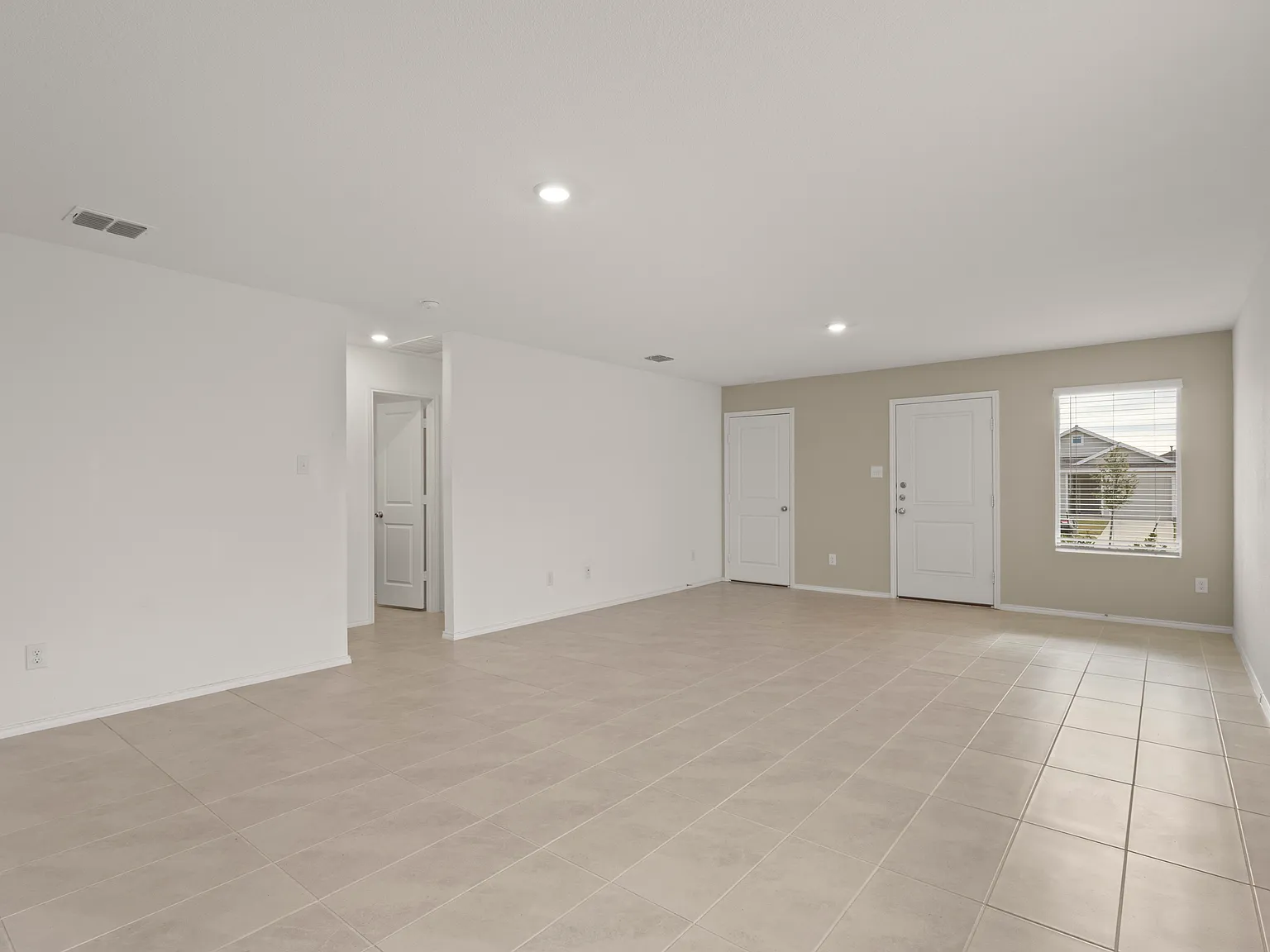 3 bed, 1266 sqft, $1,650 — Photo 2