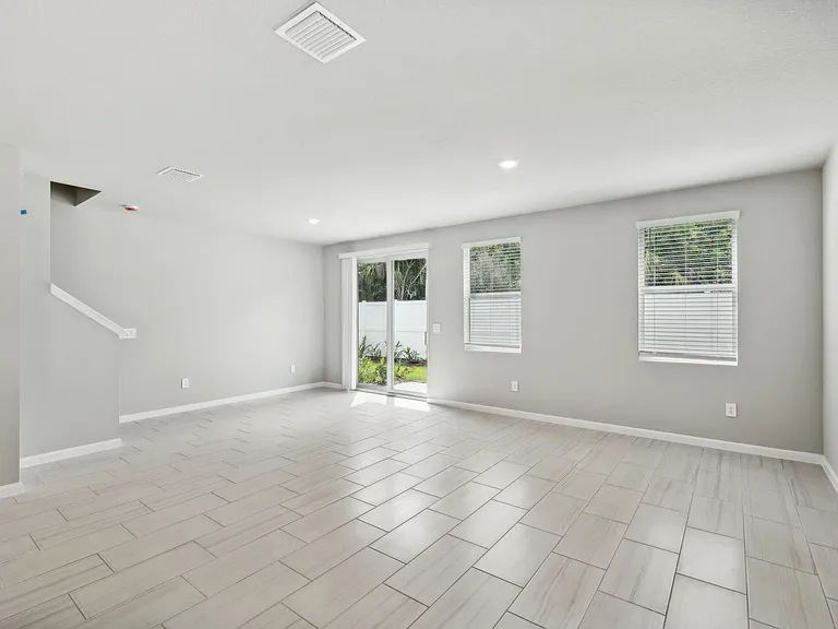 423 Salisbury Cir — Photo 3