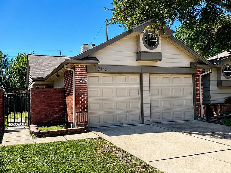 7142 River Garden Dr — Photo 2