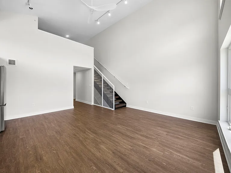 2426 Inglewood Ave — Photo 14