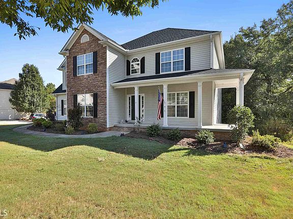 3rd image of 221 Otter Cir