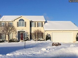 163 Ravenshollow Dr, Cuyahoga Falls, OH 44223