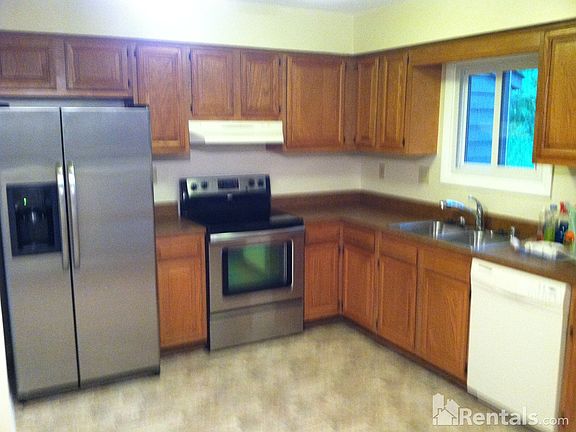3rd image of 2307 Rocky Point Pkwy