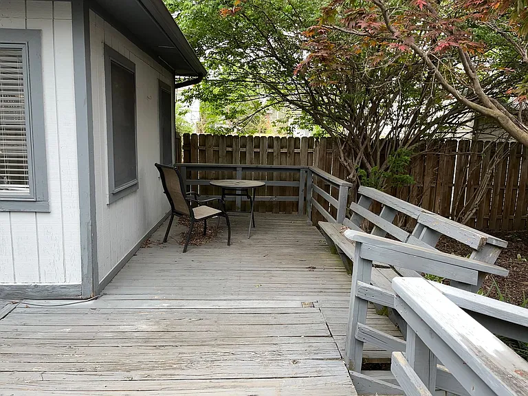 1282 Hunter Ave — Photo 30