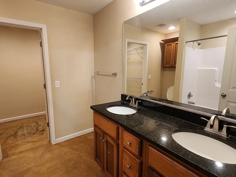 406 E Gordon St — Photo 9