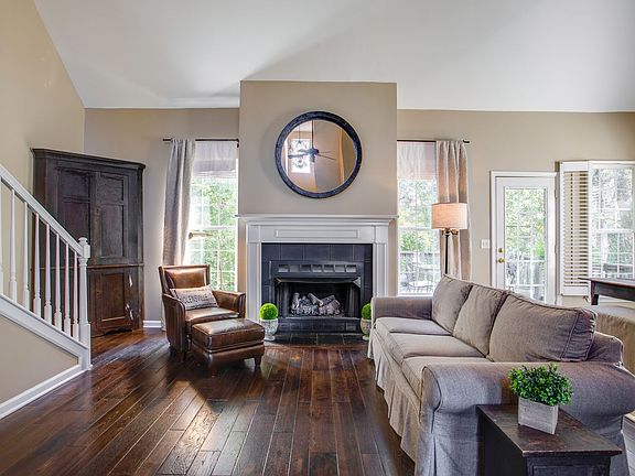 5th image of 412 Cowan Ct