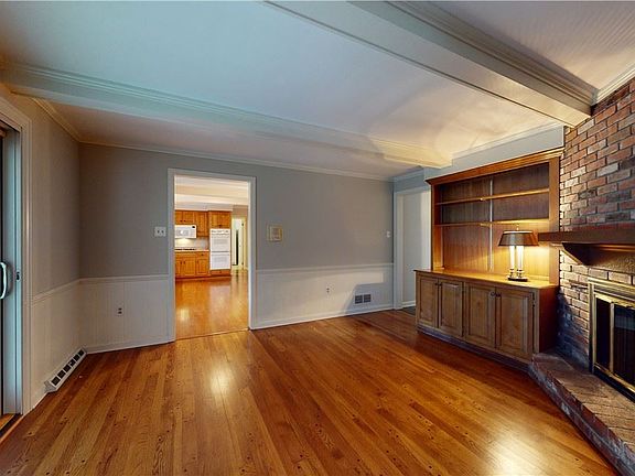 3rd image of 101 Ascot Pl