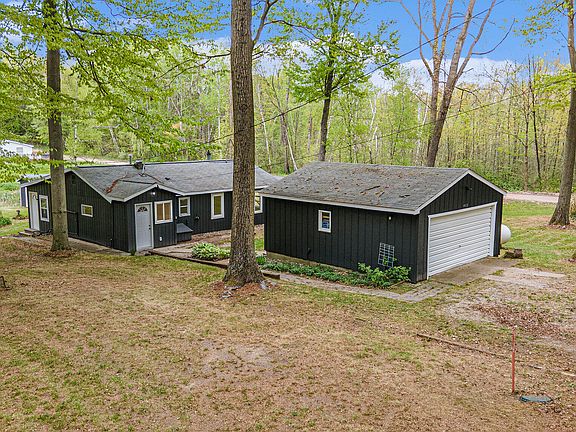 3rd image of 442 E Woodland Dr