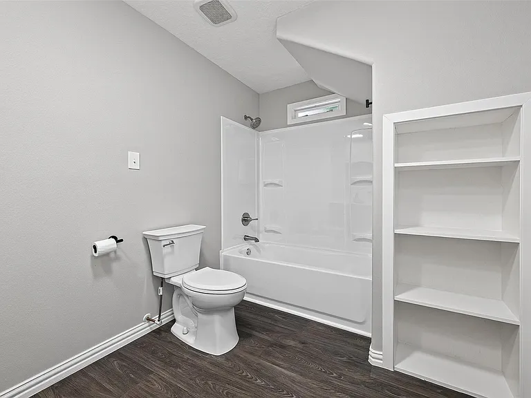 5693 Cessna Dr — Photo 31