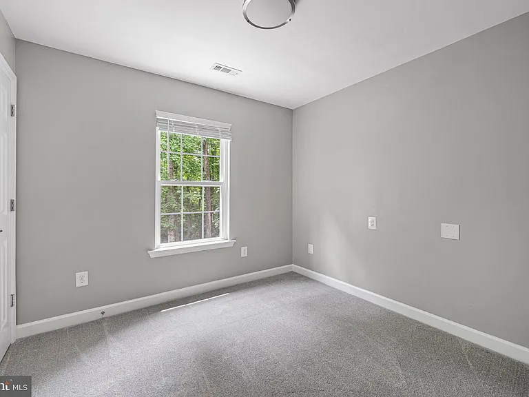 1525 Walters Ln — Photo 26