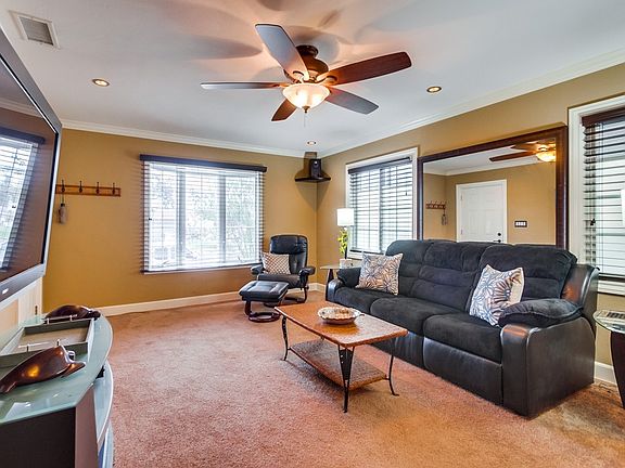 5th image of 2902 Poinsettia Dr